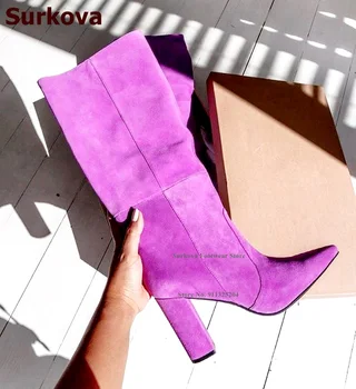 Суркова, Лавандово-фиолетовые замшевые сапоги до колена, Женские Модельные ботинки на высоком массивном каблуке с острым носком, осенне-зимняя обувь на толстом квадратном каблуке