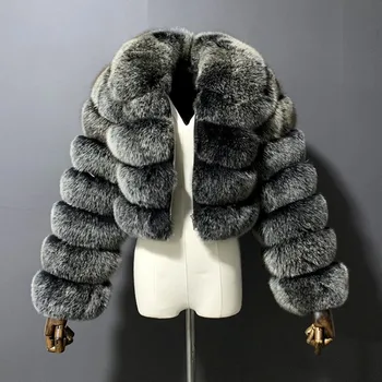 Женское пальто с коротким отворотом и меховой отстрочкой с длинными рукавами